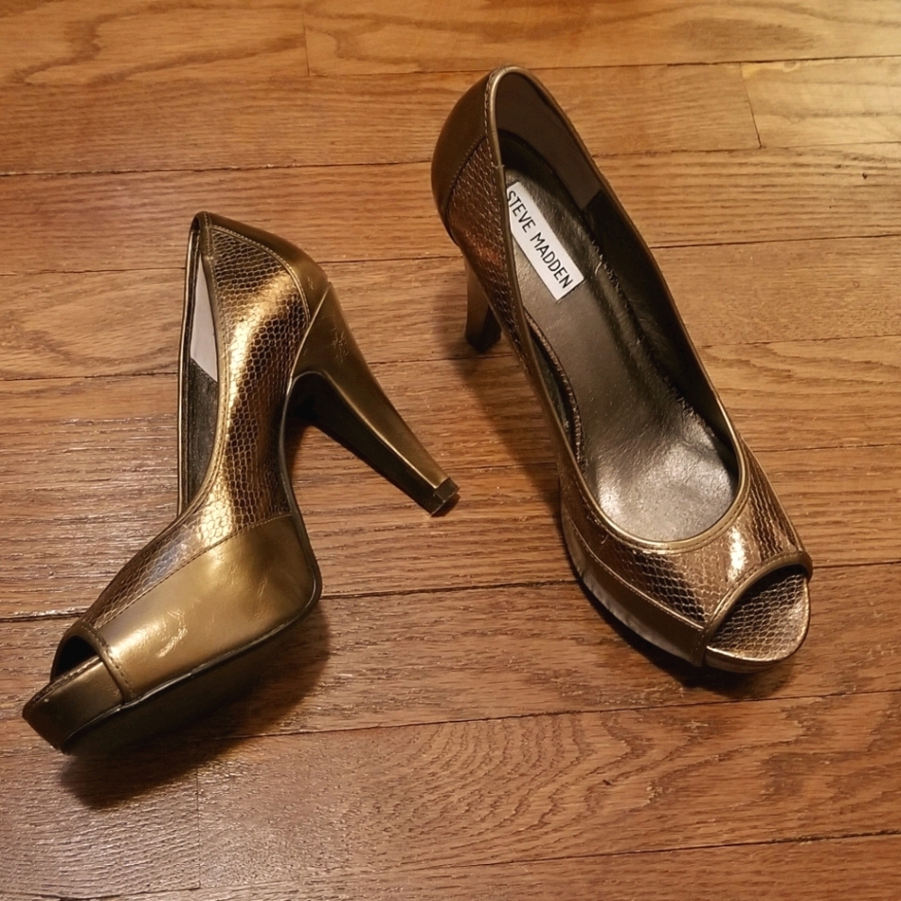 Steve Madden Bronze peeptoe heels size 9.5